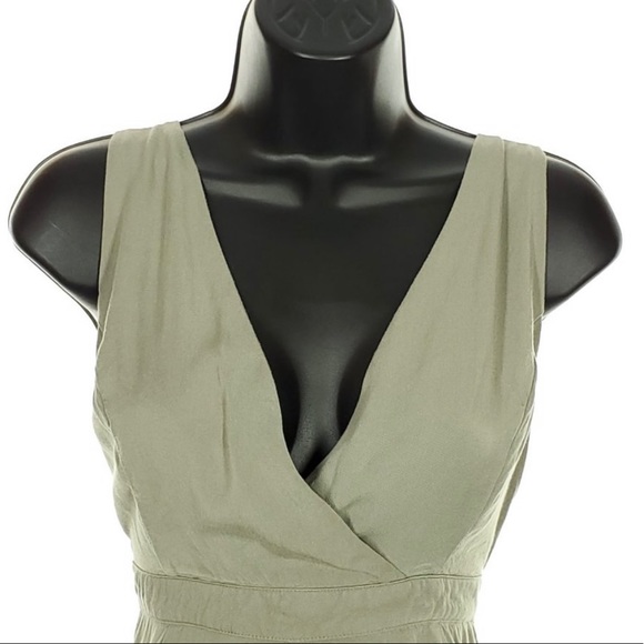 F21 sexy deep V playsuit - Picture 4 of 7